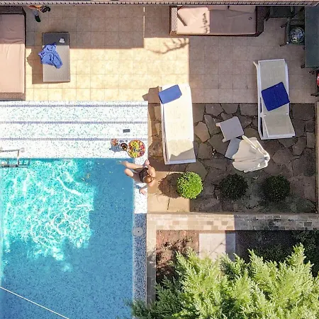 Arcadia Villa *